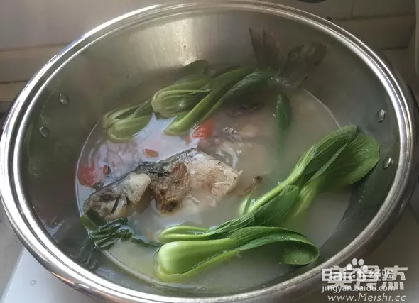 秋季番茄鲫鱼汤的做法