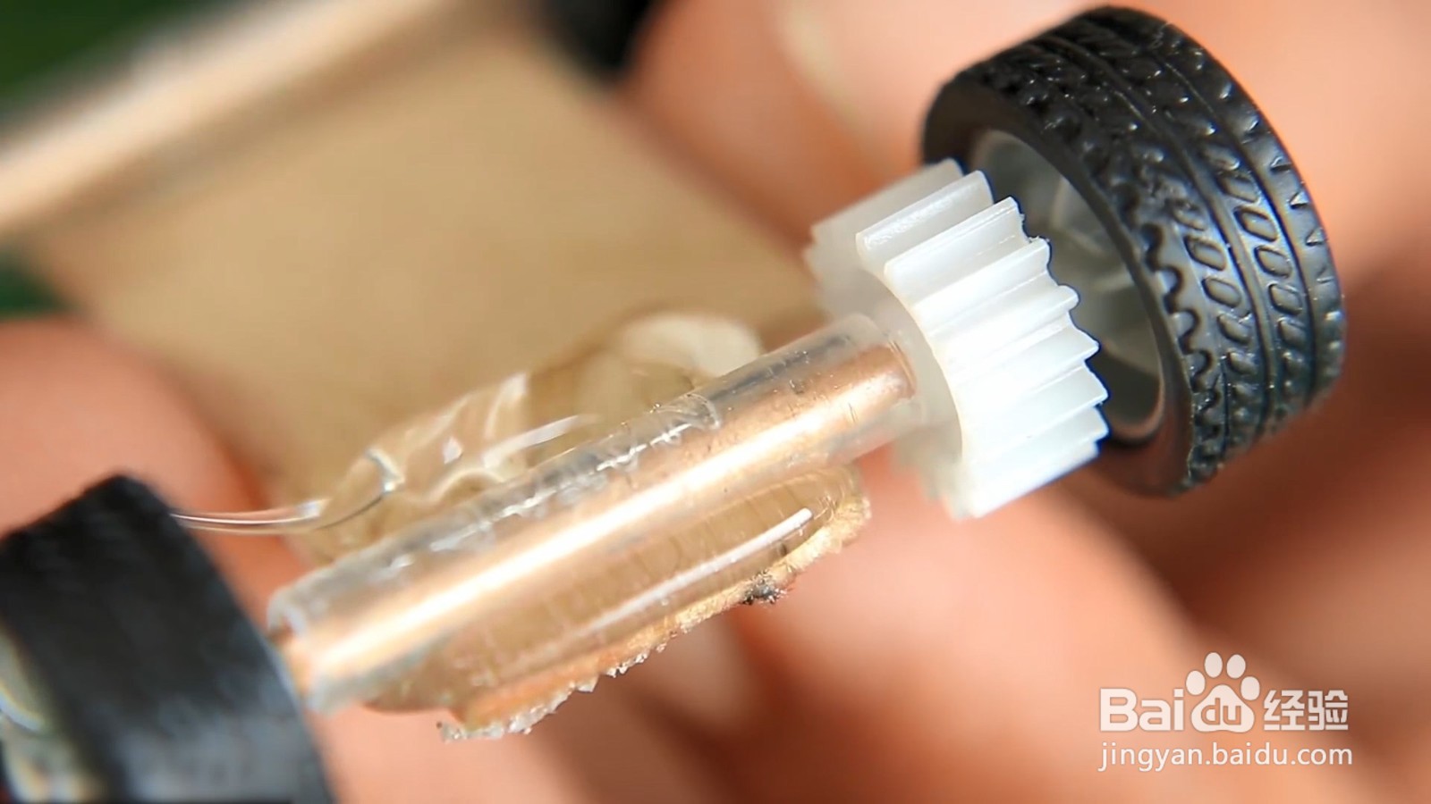 教你一分钟做电动玩具车，家里有小孩一定要做！