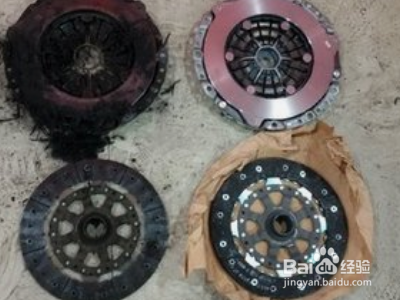 自动挡怎么烧胎起步?