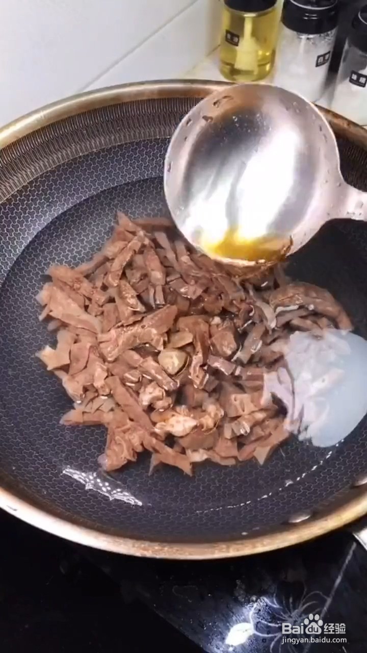 简单易学又好吃的下酒菜猪肺炒酸菜怎样做