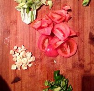 西红柿炒鸡蛋是否可以和蘑菇一起吃