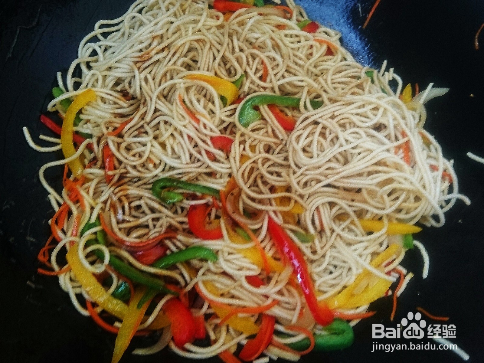 彩椒牛肉炒面的做法