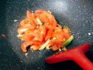 养生食补西红柿烧茄子的做法