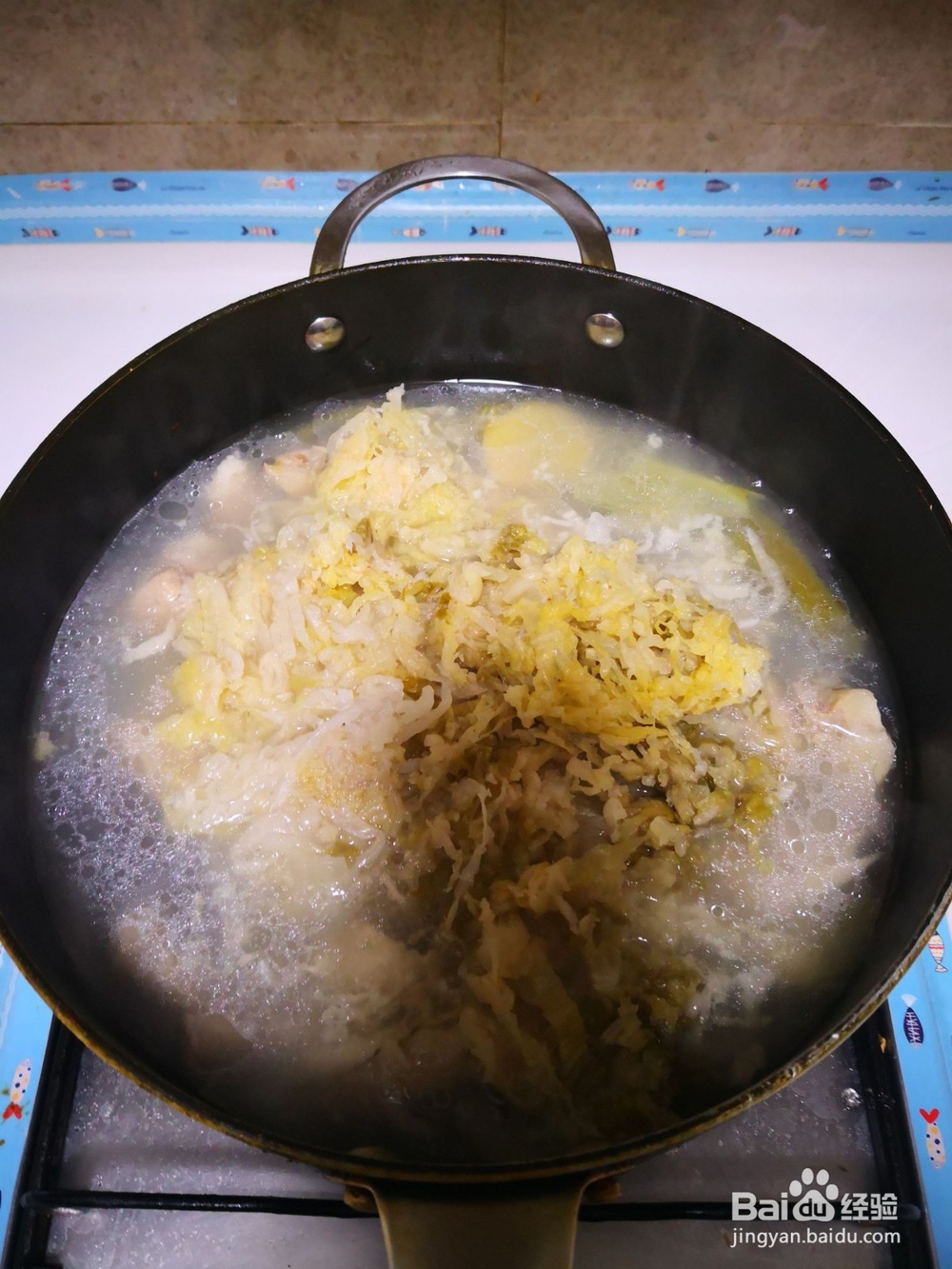 美味脊骨炖酸菜
