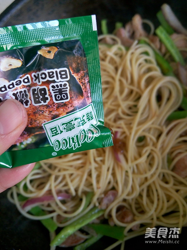 黑椒牛肉炒意面