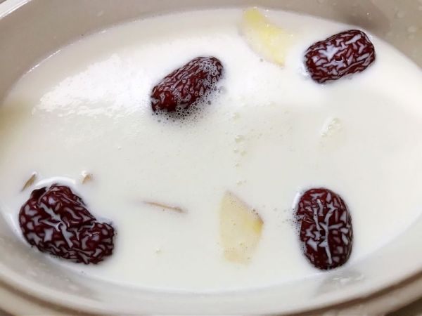 红枣枸杞花胶奶冻