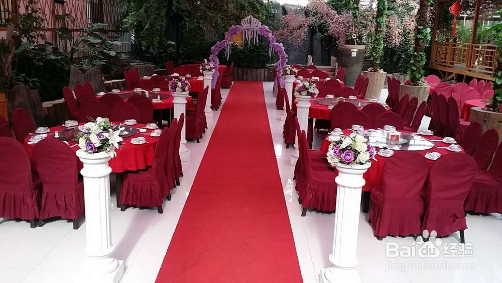 新人如何应酬婚礼场面