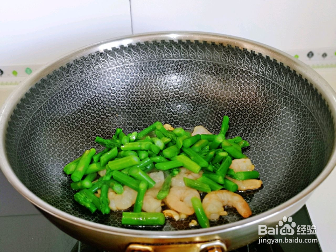 芦笋炒虾仁的做法