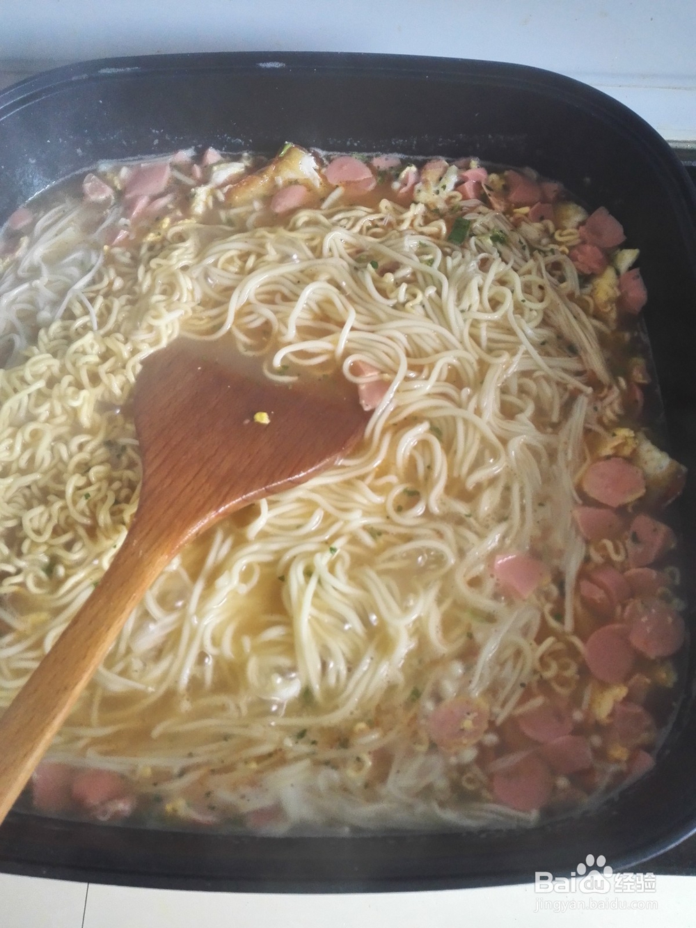 如何弄一顿鸡蛋火腿肠金针菇青菜面三