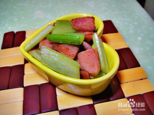 2-3岁宝宝食谱---西芹炒火腿肠