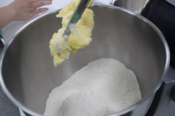 国民级彩色菠萝包配方收藏来学