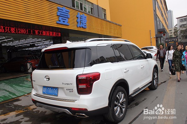 汽车犀牛皮保护膜是怎样覆盖到车漆面的