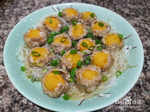 银丝抱金球的做法