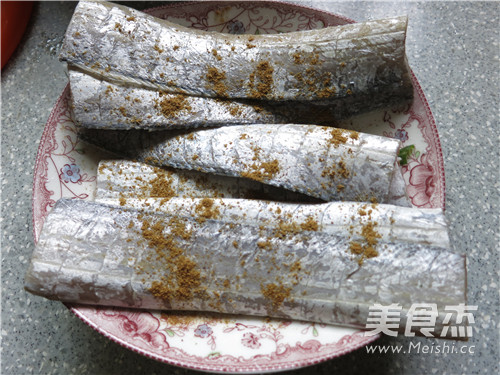 煎烤带鱼的做法