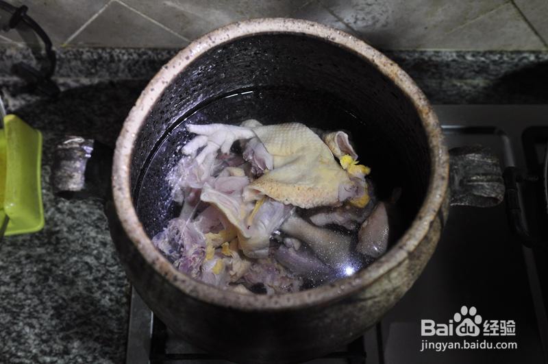 新手易做的鲜松茸土鸡汤