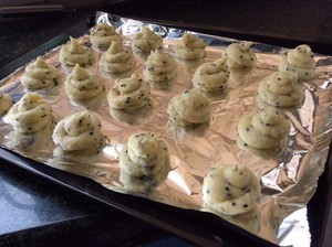 烤箱版鸡蛋麻薯粉牛奶芝麻面包怎么做？