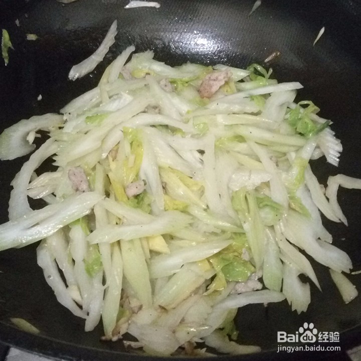 猪肉炒芹菜的做法
