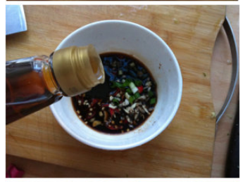 黄瓜皮蛋拌海蜇