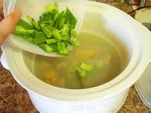 19碗秋日美肌靓汤多喝多漂亮-凉瓜薏仁排骨汤