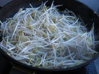 超级好吃春饼的做法,附肉丝炒豆芽,土豆丝做法