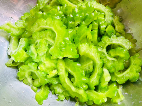 蚝油遇苦瓜肉片