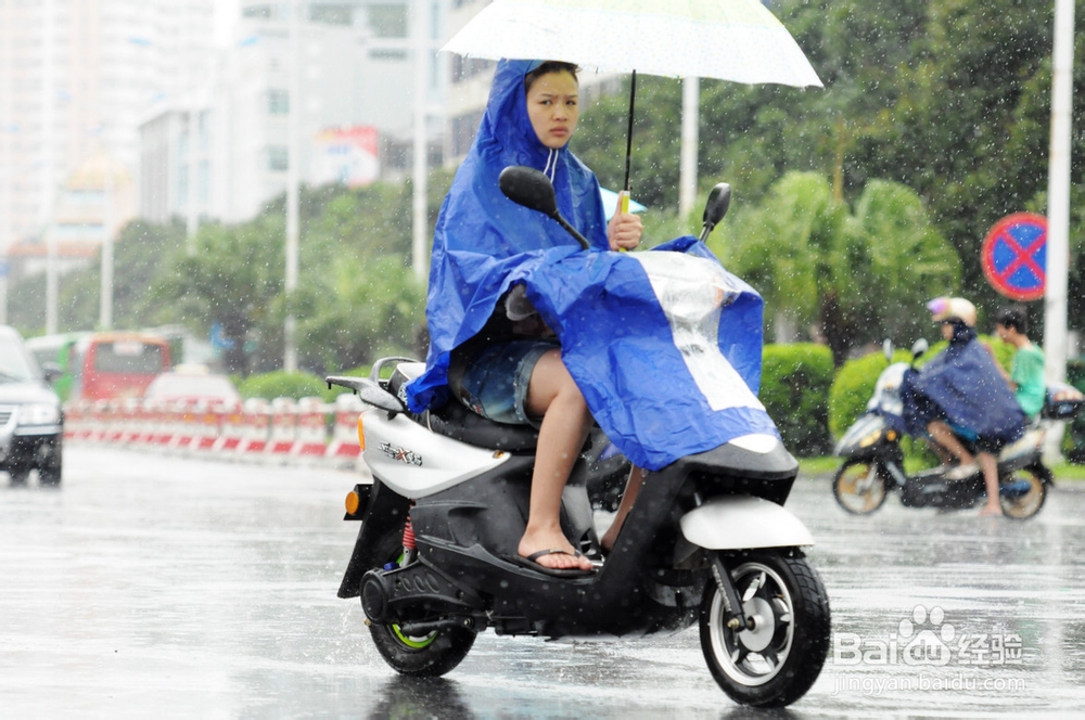 雨天驾驶要注意什么