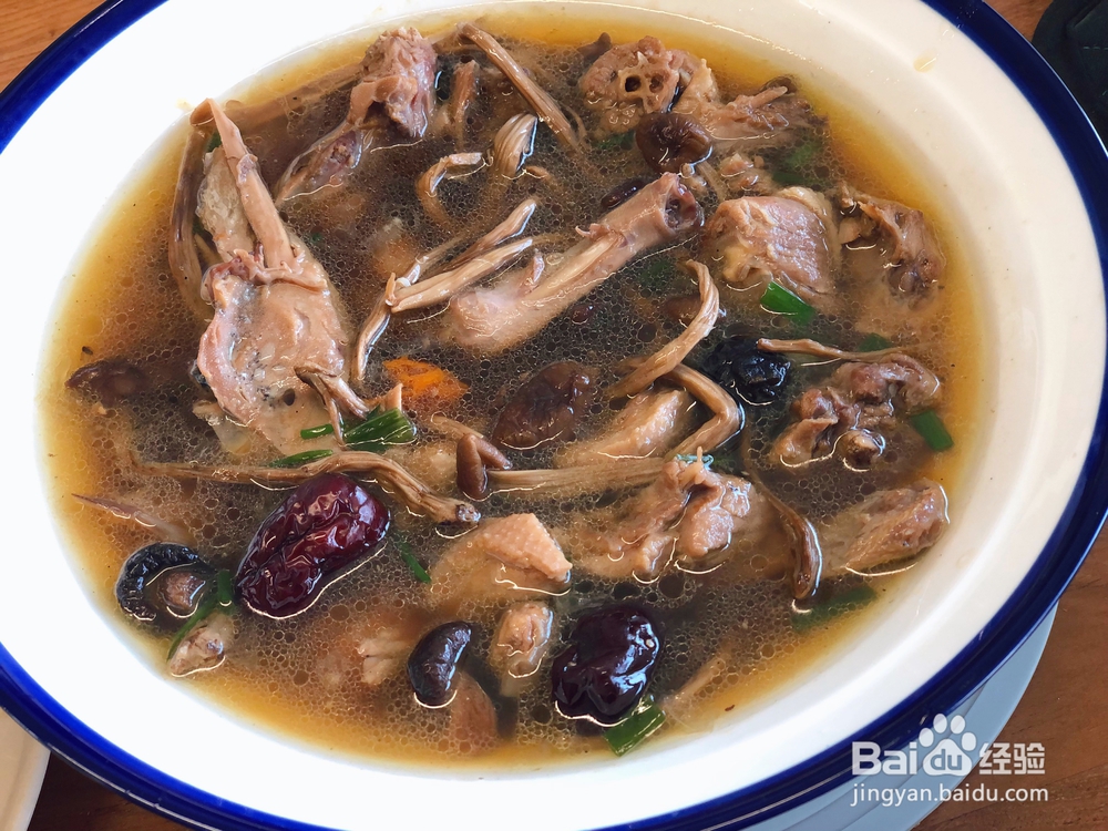 香气浓郁的茶树菇老鸭汤