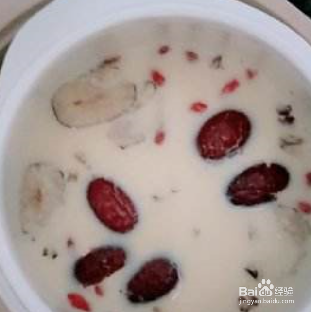 桃胶红枣枸杞牛奶做法