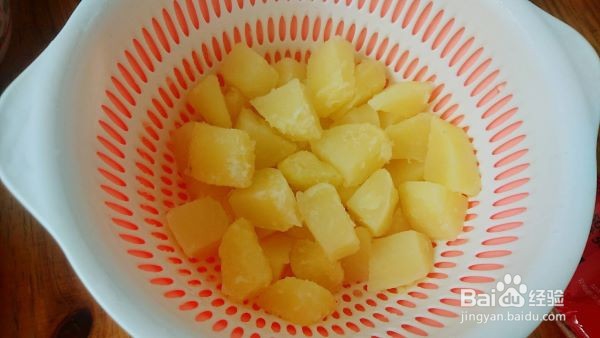 小朋友吃了一大盘的 意大利面+炸薯块