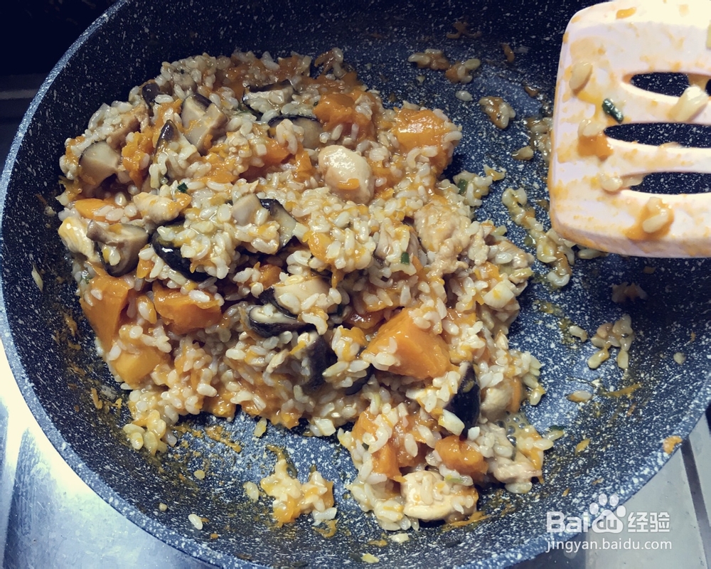 怎么吃都不腻的南瓜香菇鸡腿糙米饭