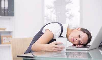 如何避免上课犯困？