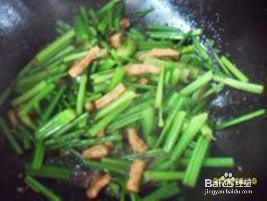 过年芹菜炒肉的做法