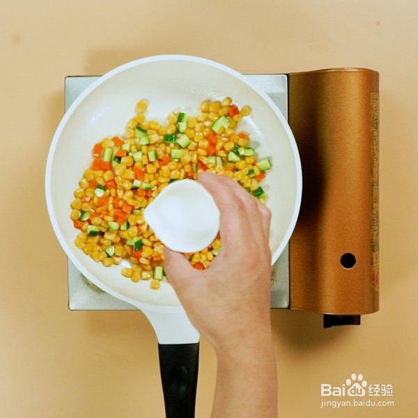 松仁玉米的做法