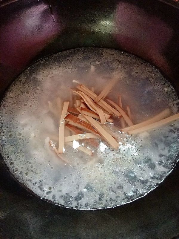 瘦肉鸡蛋干香菜羹