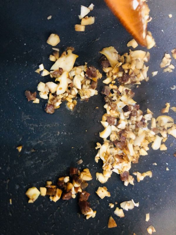 咸蛋黄海鲜炒饭