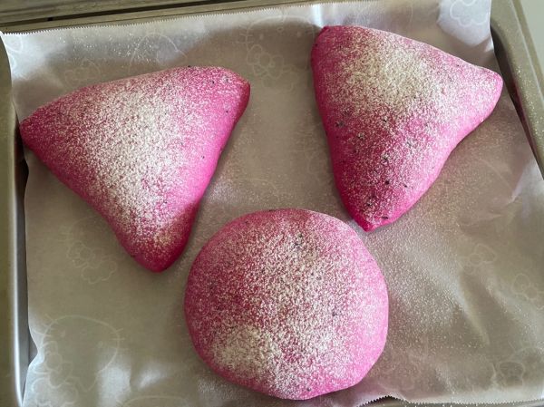 火龙果麻薯肉松软欧包