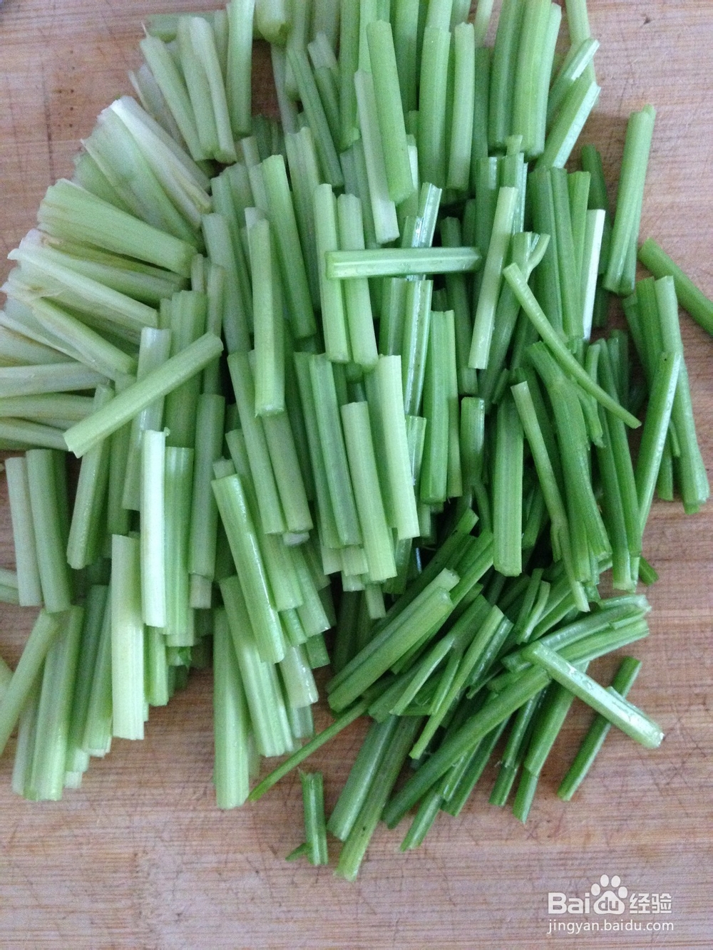 [瘦身健康素菜]芹菜炒豆干的做法