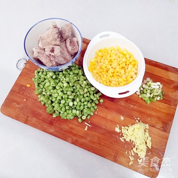排骨玉米粒焖饭