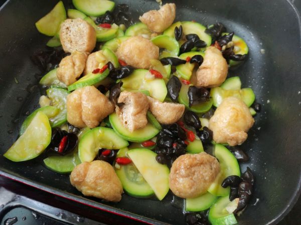 豆泡木耳炒西葫芦