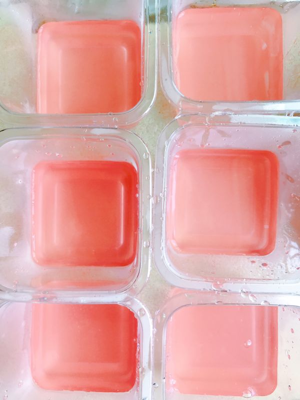 粉嫩牛奶蜜桃果冻