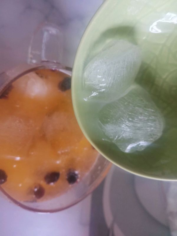 蔓越莓冰气泡水