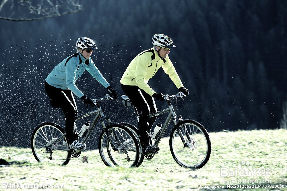 如何挑选户外骑行头盔，户外骑行头盔哪个好