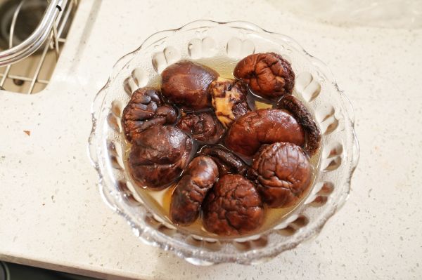 广式双拼腊味煲仔饭