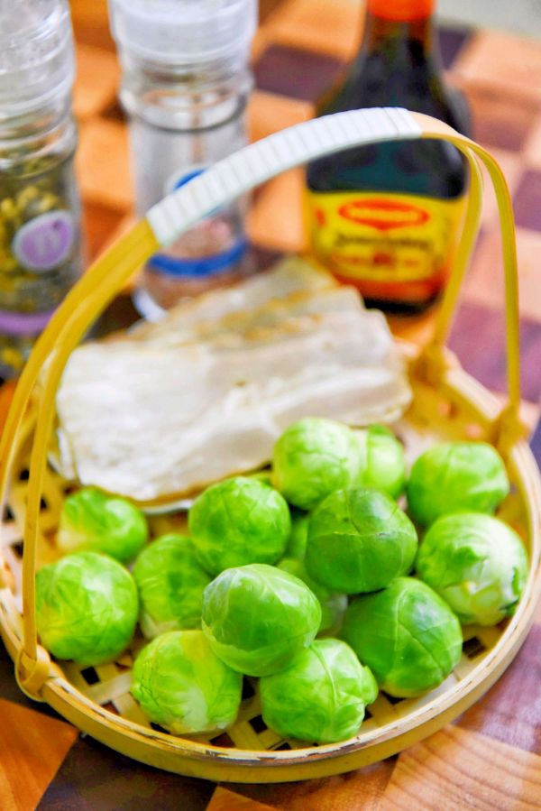 孢子甘蓝煎培根