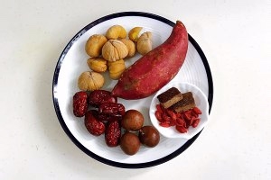 秋冬补气血糖水～栗子红薯甜汤