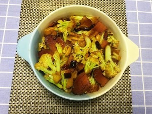 花菜炒腊肉的做法