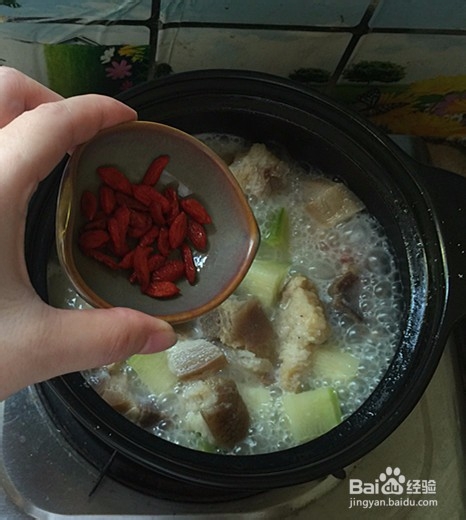 萝卜炖腊猪蹄肉