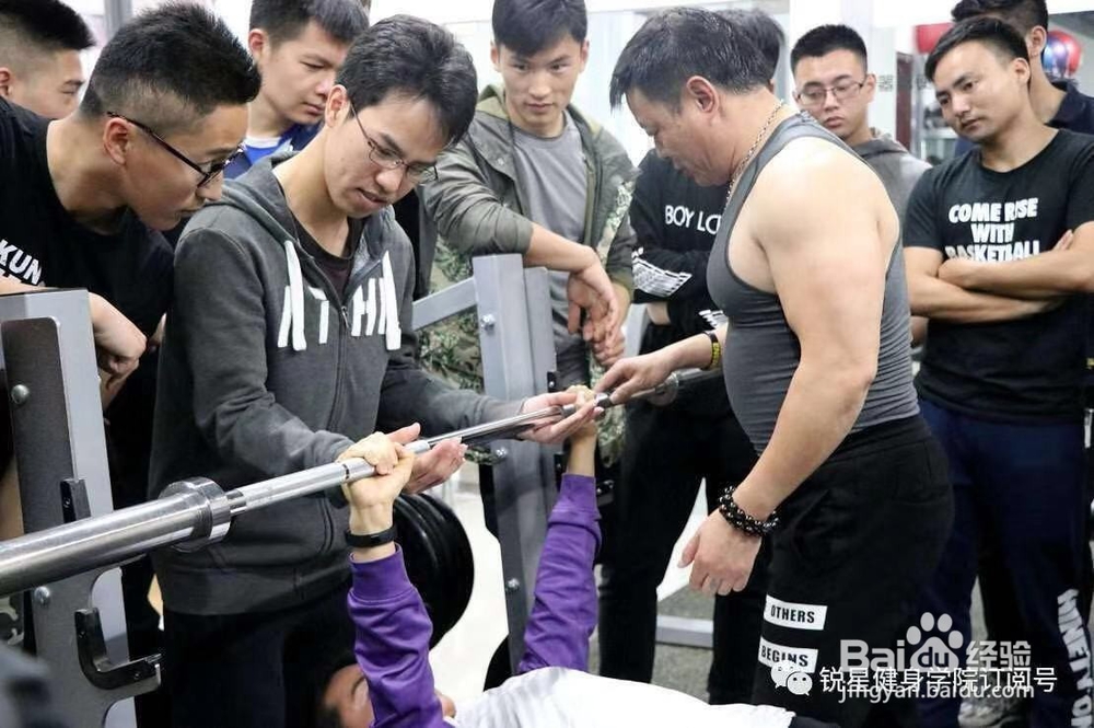 健身教练培训的收费标准