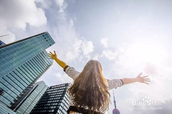 当人生遇到坎坷、磨难时,应该为自己鼓掌。 