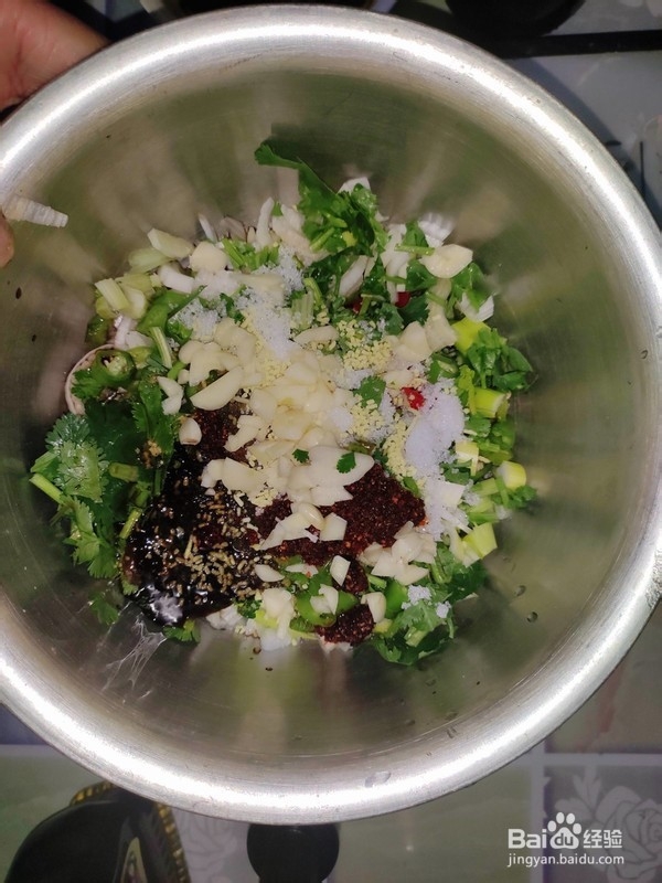小米辣鸡腿拌
